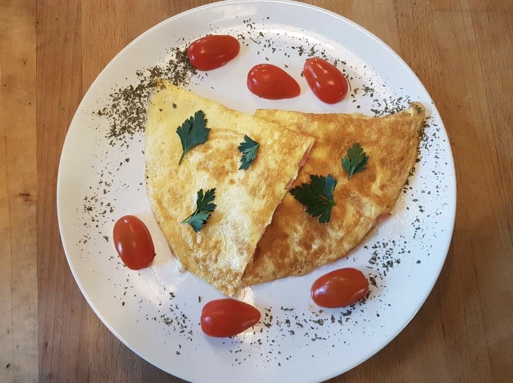  Sonkás, sajtos omlett 